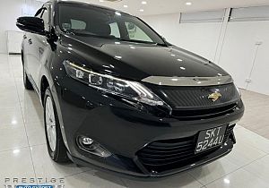 Toyota Harrier Premium 2.0 Sunroof 2015 Rear Entertainment Black